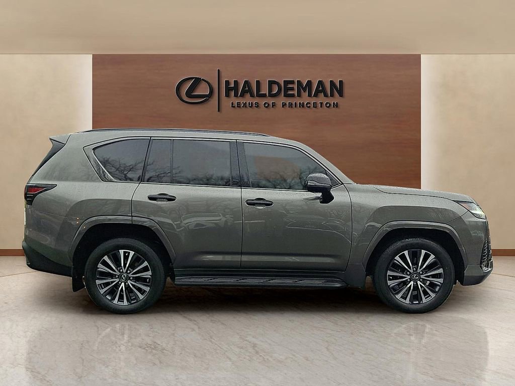 Used 2023 Lexus LX 600 4WD w/ Appearance Package image 7