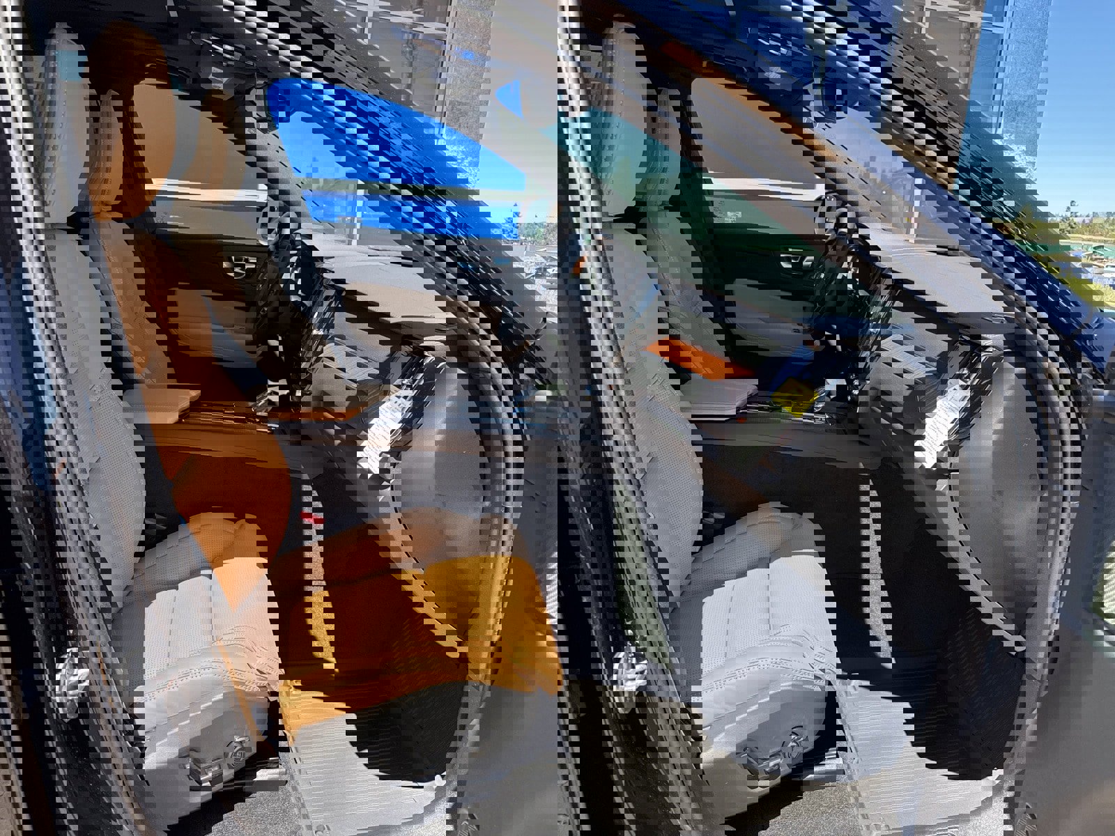 Certified 2025 Volvo XC60 B5 Ultra w/ Protection Package Premier image 14