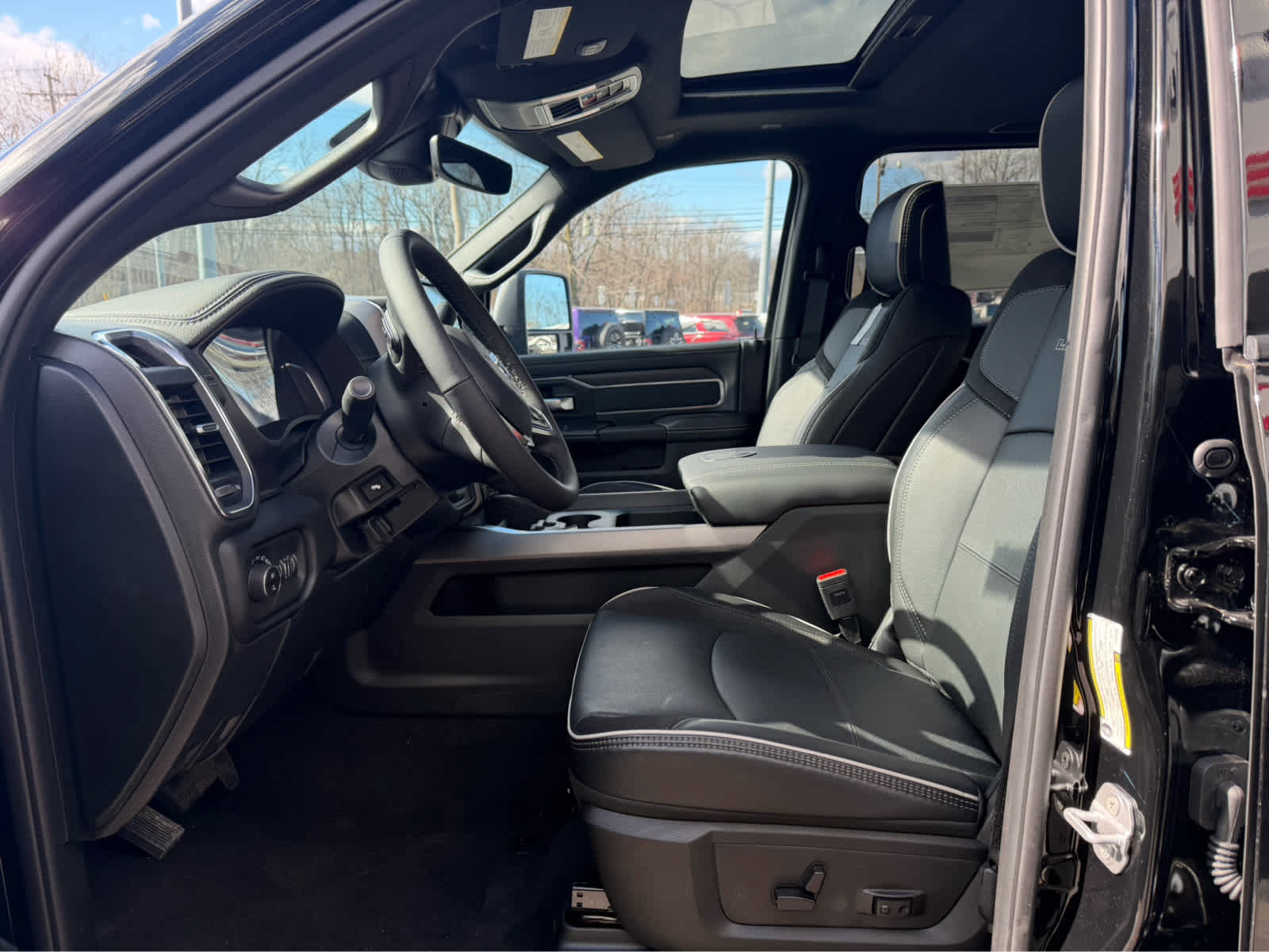New 2026 RAM 2500 Laramie AWD/4WD image 10