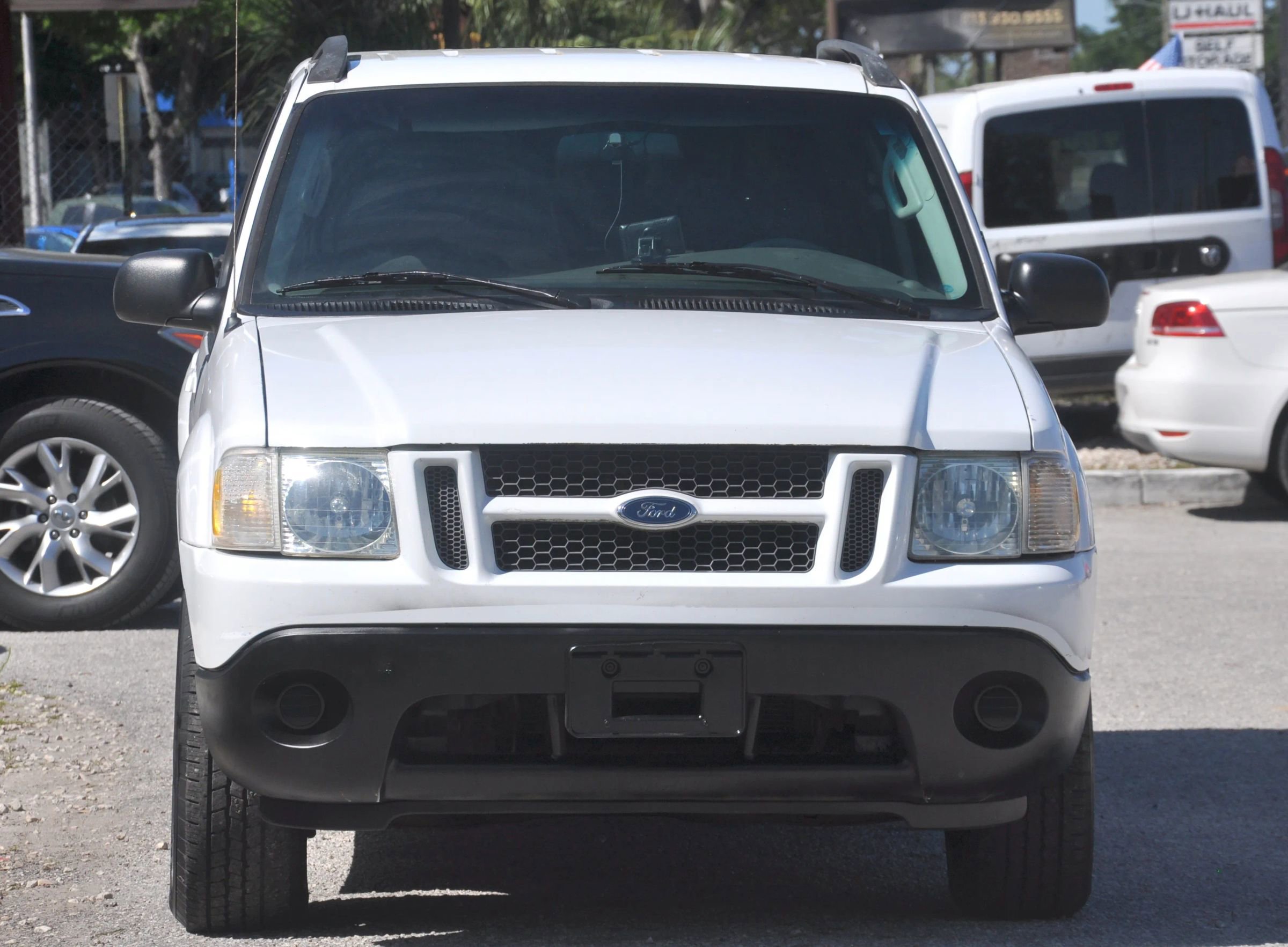 Used 2004 Ford Explorer Sport Trac XLT AWD/4WD image 4