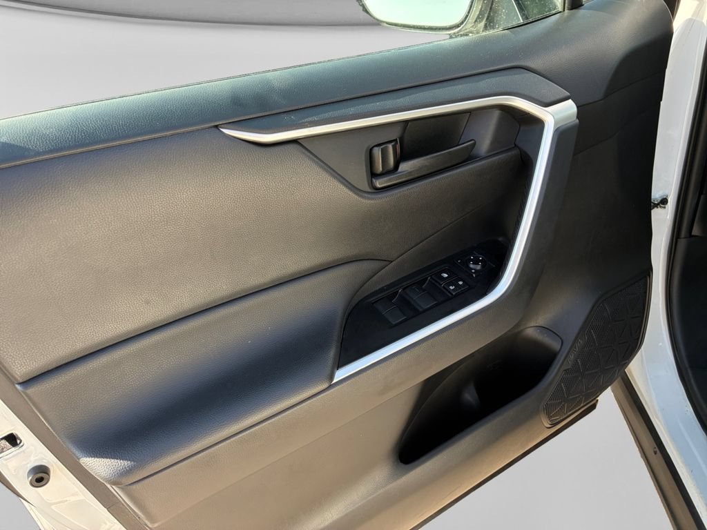 Used 2025 Toyota RAV4 LE FWD image 12