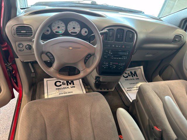 Used 2001 Chrysler Town & Country LX FWD image 6