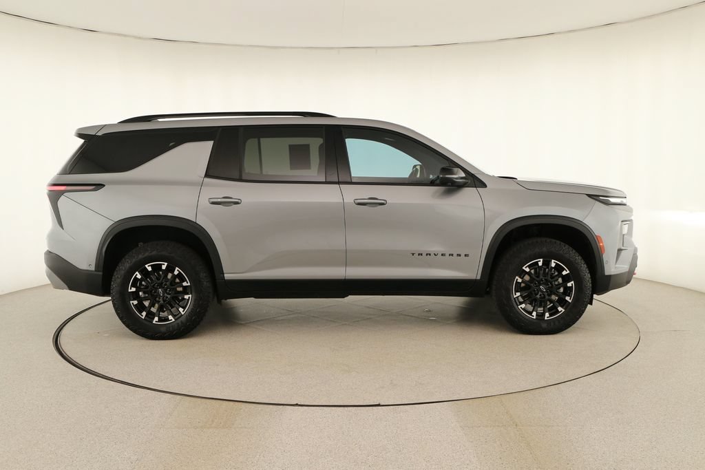Used 2025 Chevrolet Traverse Z71 w/ Enhanced Driving Package AWD/4WD image 8