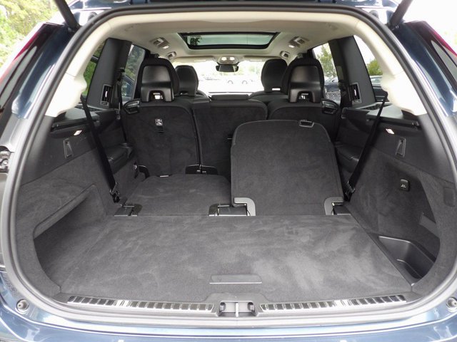 Certified 2025 Volvo XC90 B6 Plus image 25