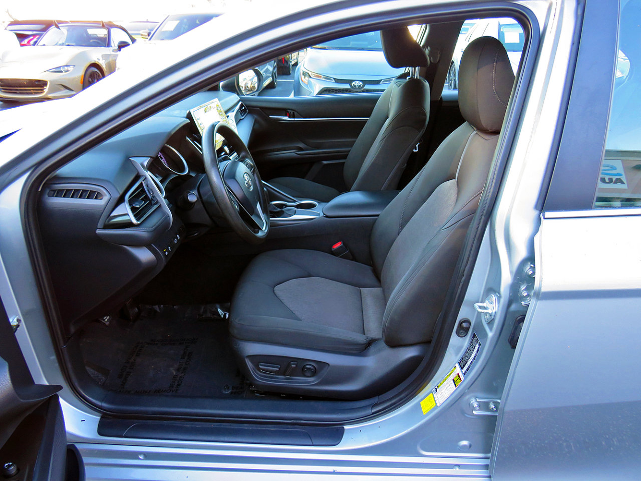 Used 2021 Toyota Camry LE image 11