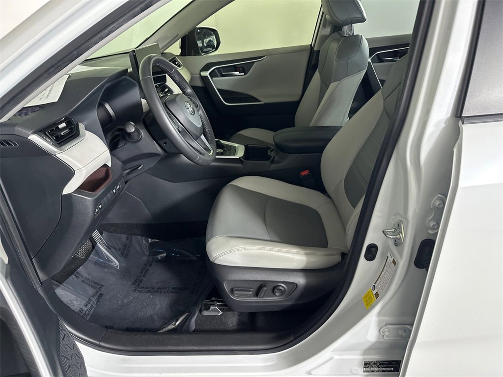 Used 2023 Toyota RAV4 Limited image 9