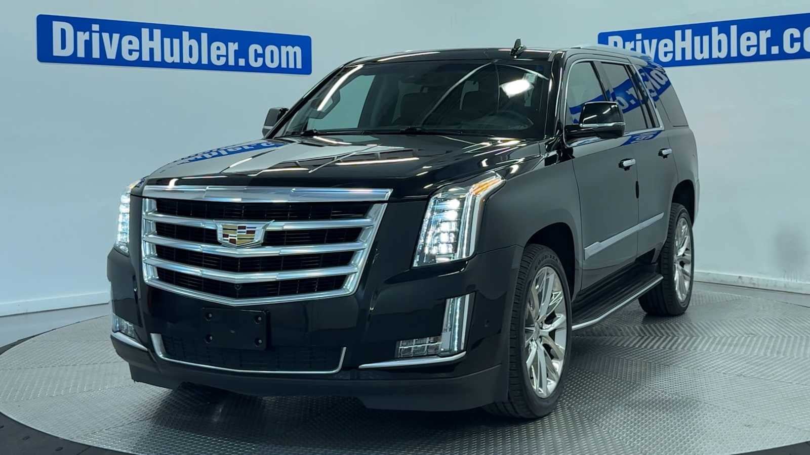 Used 2018 Cadillac Escalade Luxury AWD/4WD image 4