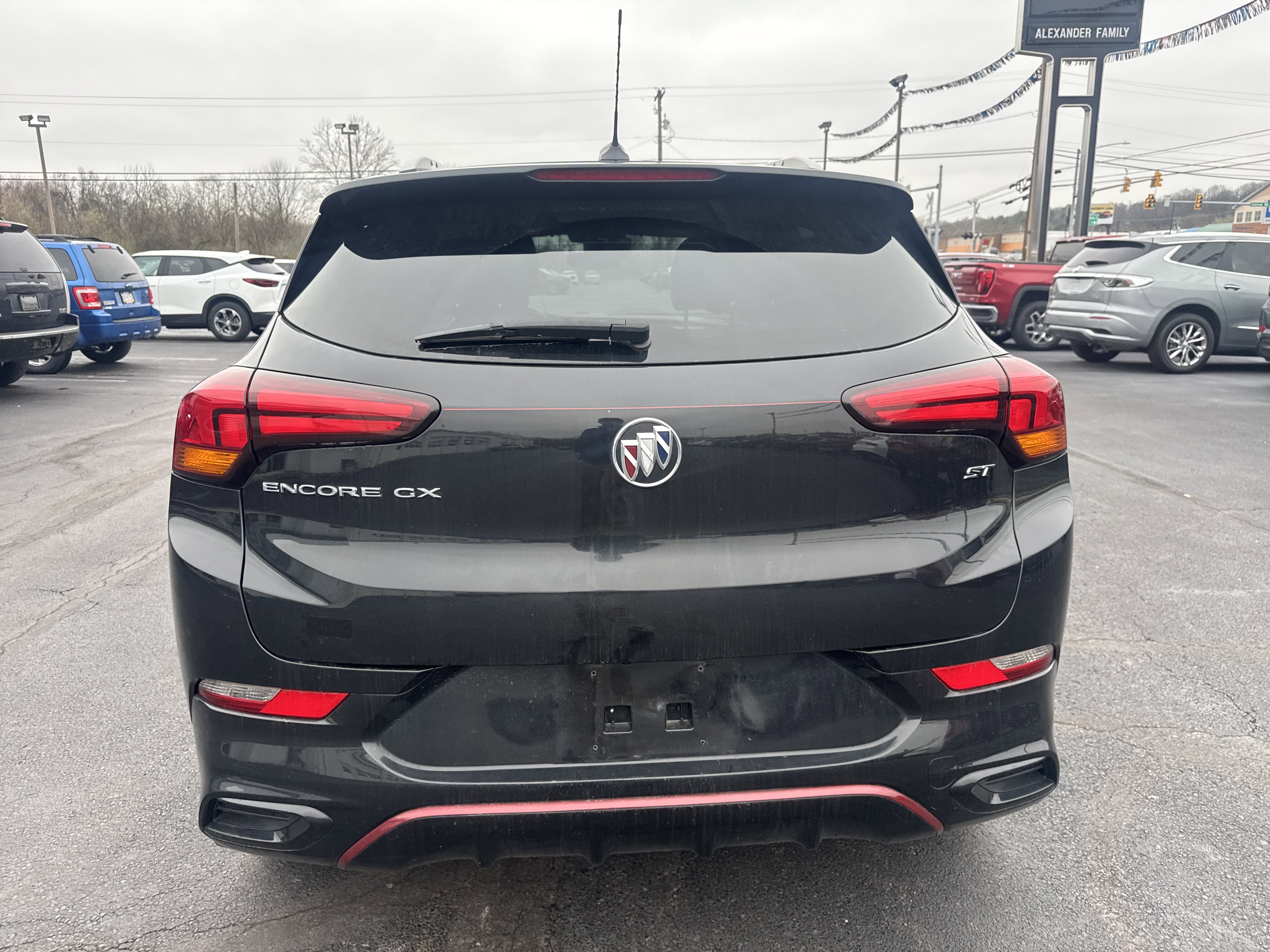 Used 2022 Buick Encore GX Select w/ Sport Touring Package image 4