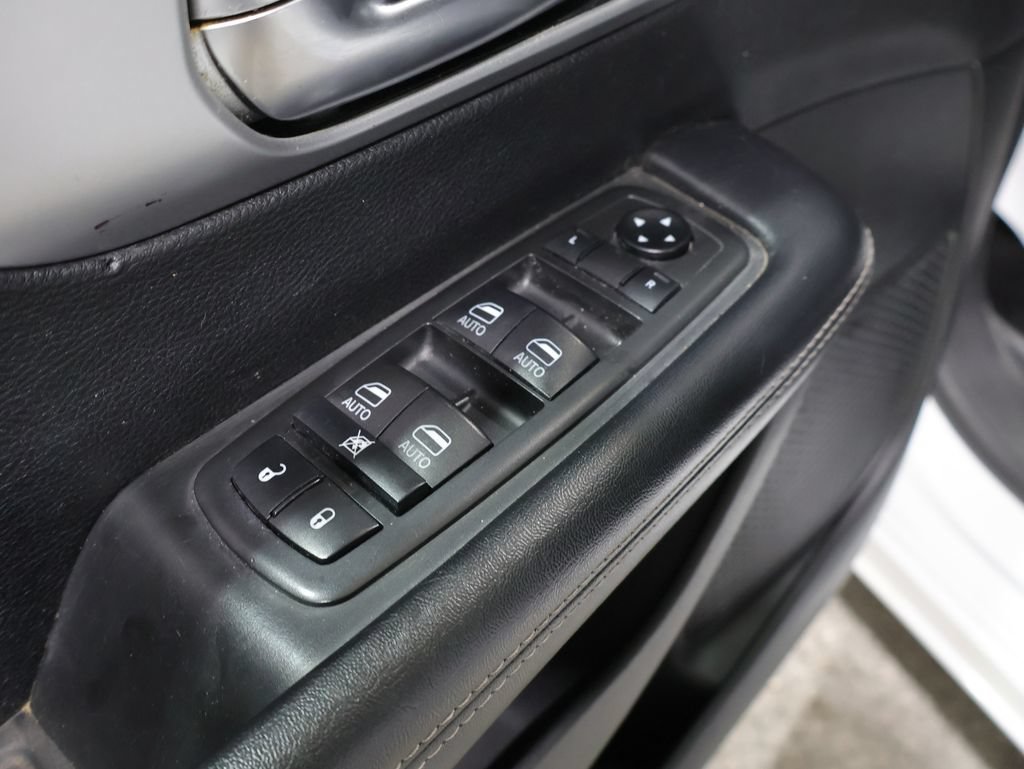 Used 2019 Chrysler Pacifica Touring-L Plus w/ S Appearance Package FWD image 14