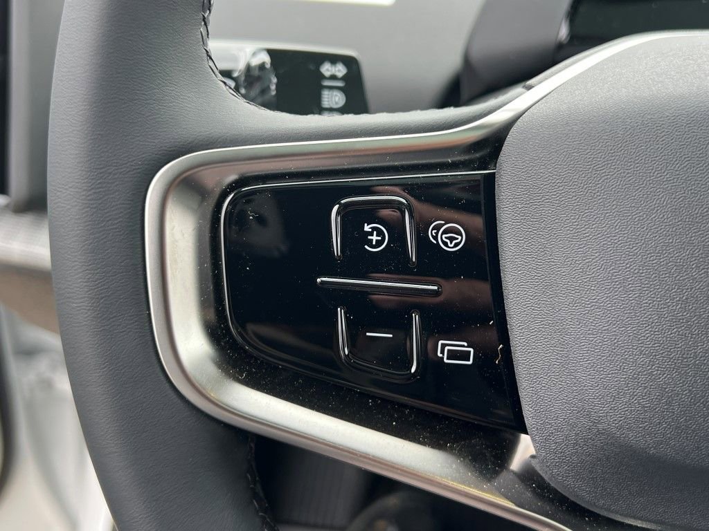 New 2026 Volvo EX30 Plus w/ Protection Package image 17