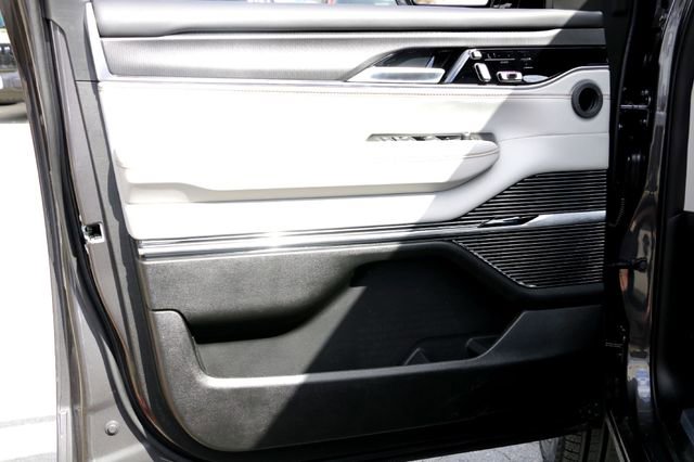New 2026 Jeep Grand Wagoneer Summit image 16