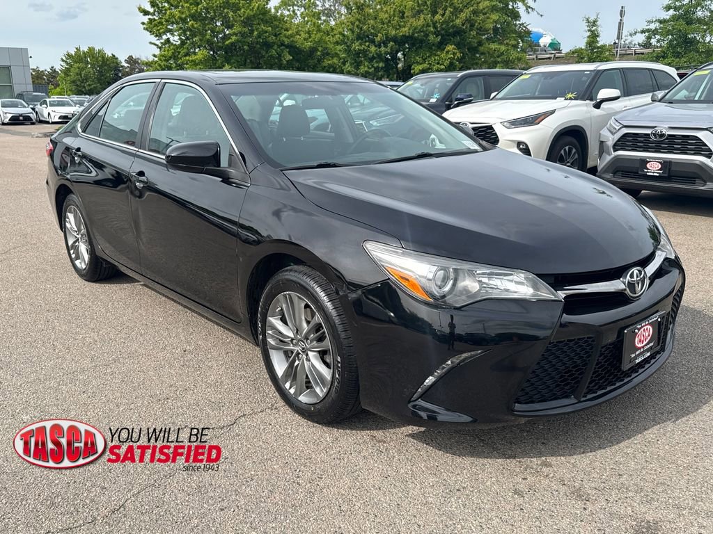 Used 2017 Toyota Camry SE w/ Moonroof Package FWD image 9