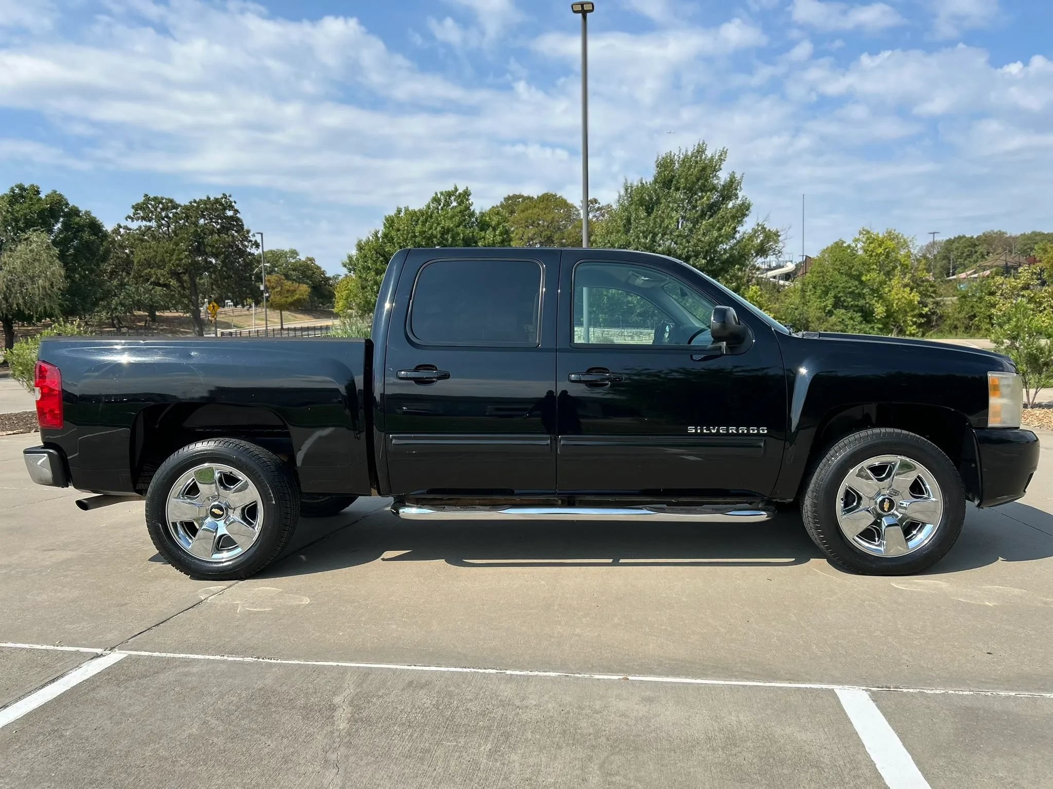 Used 2010 Chevrolet Silverado 1500 LTZ w/ Convenience Package RWD image 5