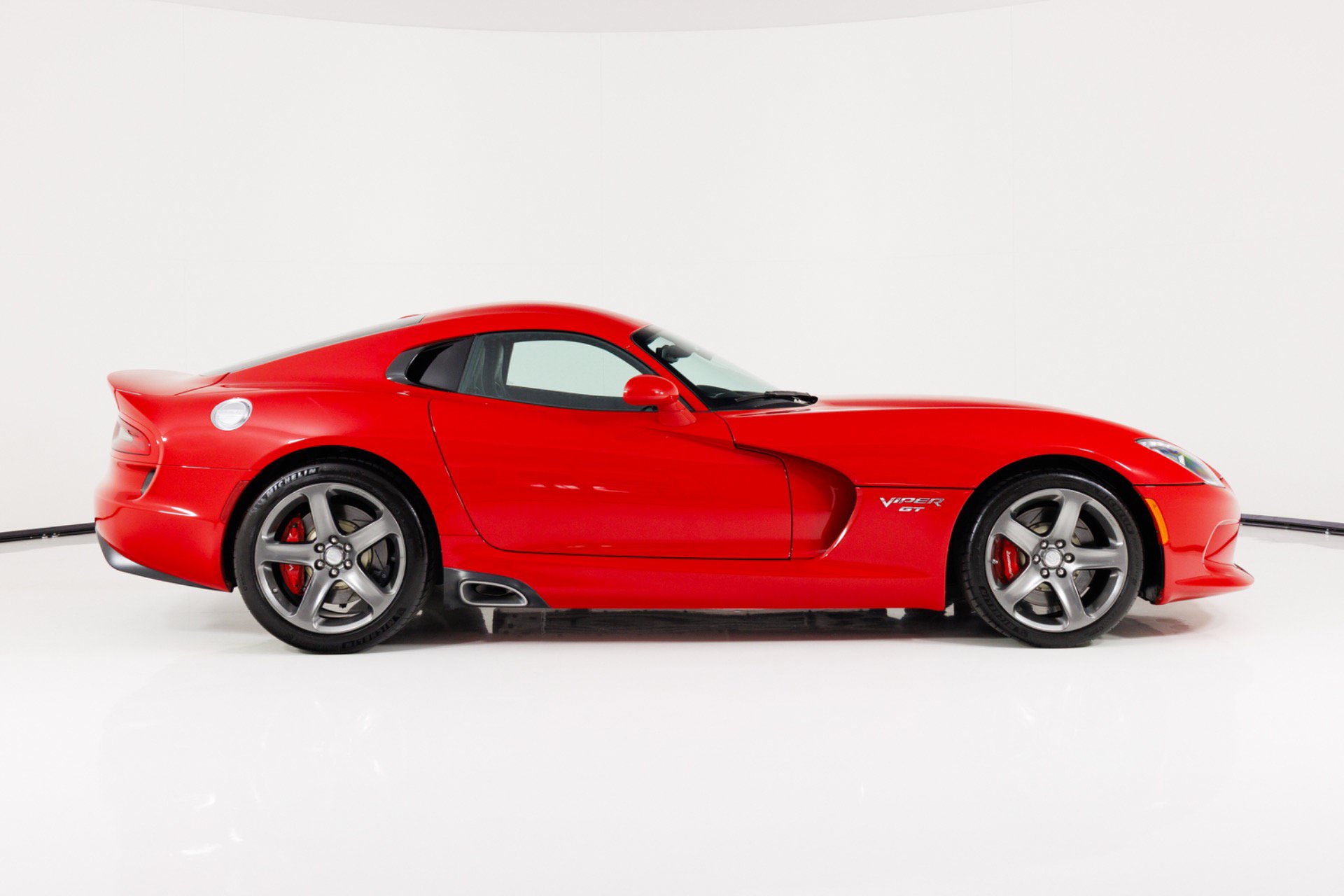 Used 2015 Dodge Viper w/ Quick Order Package 22J GT RWD image 2