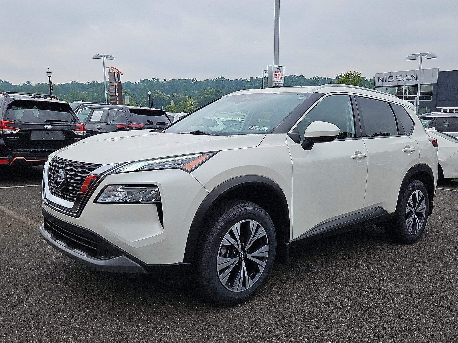 Certified 2023 Nissan Rogue SV w/ SV Premium B Package AWD/4WD image 3