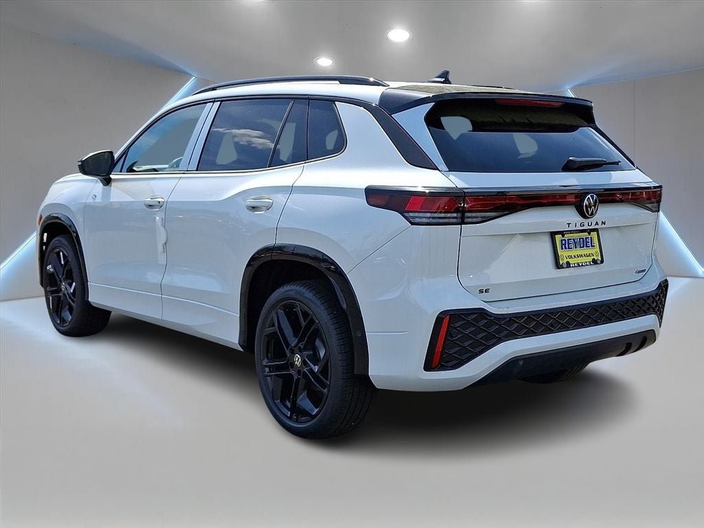 New 2026 Volkswagen Tiguan SE R-Line AWD/4WD image 3