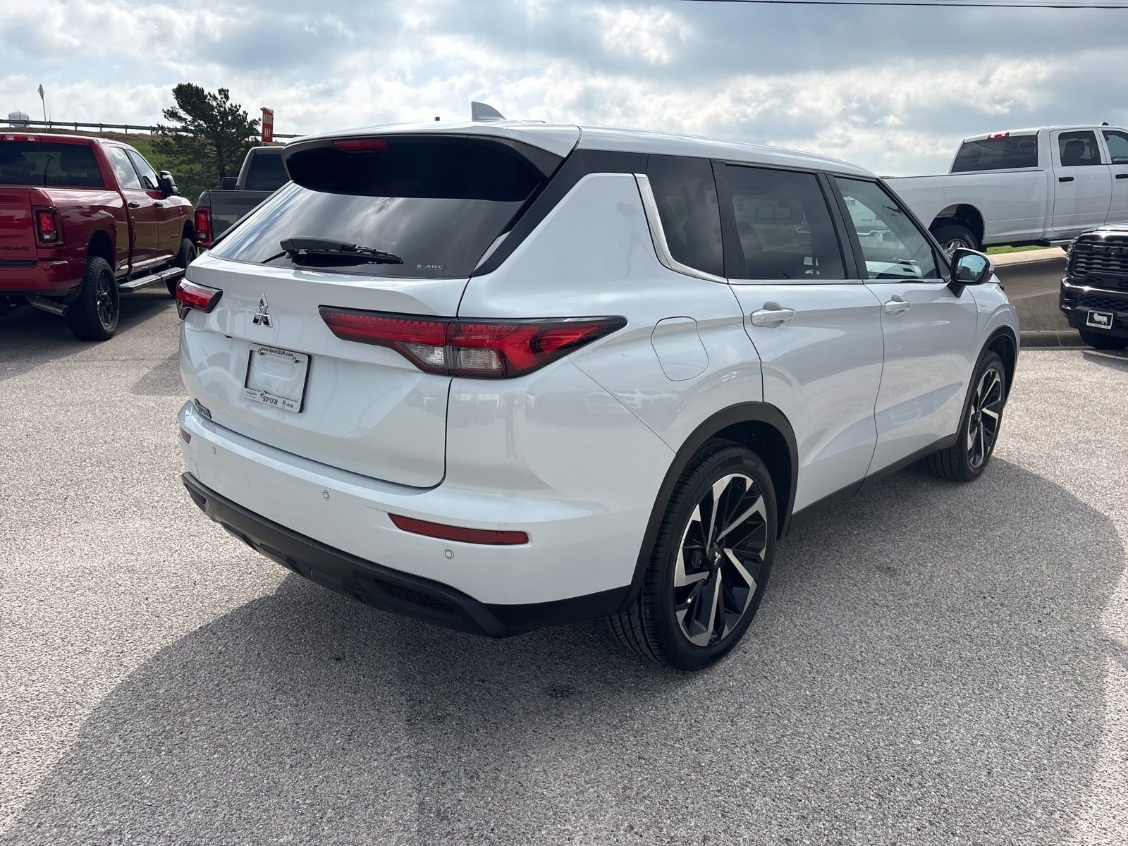 Used 2022 Mitsubishi Outlander ES AWD/4WD image 6