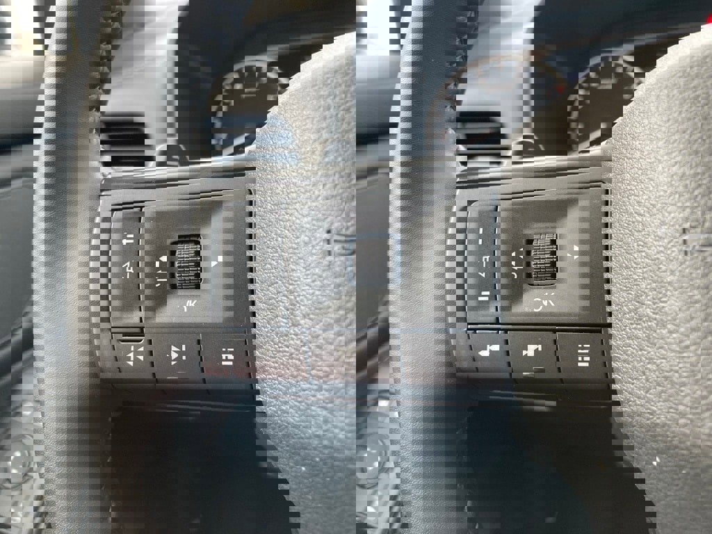 Used 2025 Nissan Rogue SV image 15