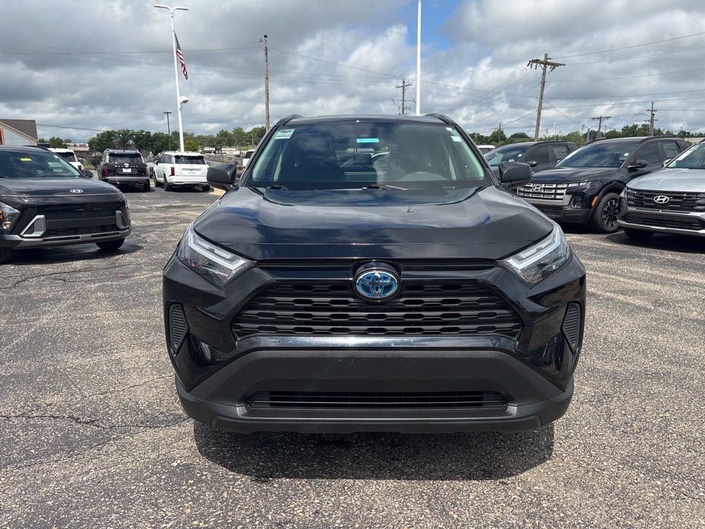 Used 2024 Toyota RAV4 LE AWD/4WD image 4