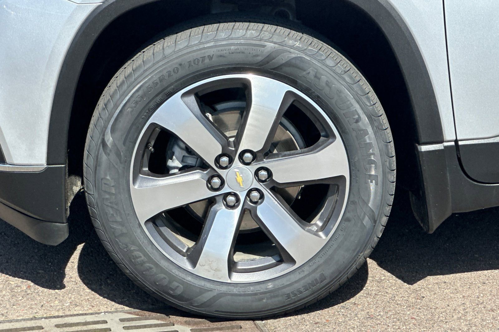 Used 2021 Chevrolet Traverse LT w/ LT Premium Package image 24