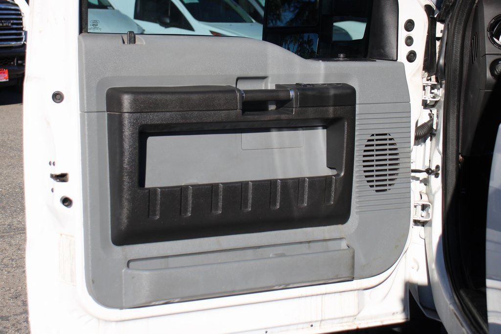 Used 2016 Ford F550 2WD Crew Cab Super Duty image 15