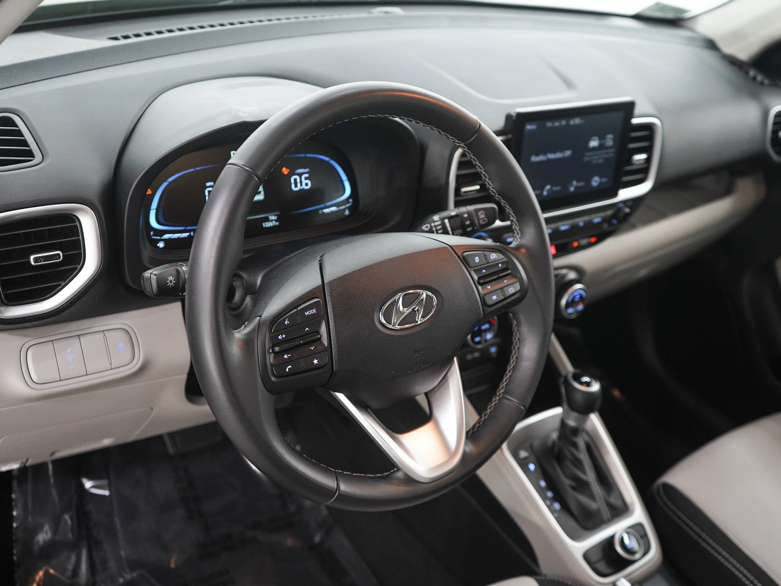 Used 2024 Hyundai Venue SEL FWD image 20
