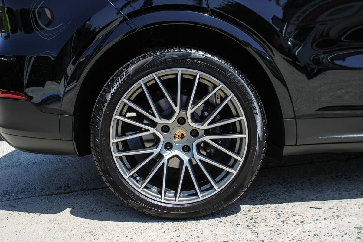 Used 2023 Porsche Cayenne Platinum Edition image 41