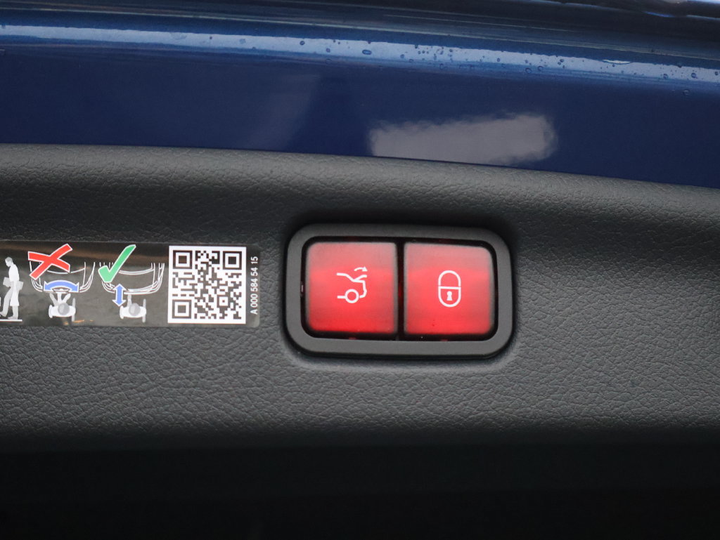 New 2026 Mercedes-Benz C 300 4MATIC Sedan image 16