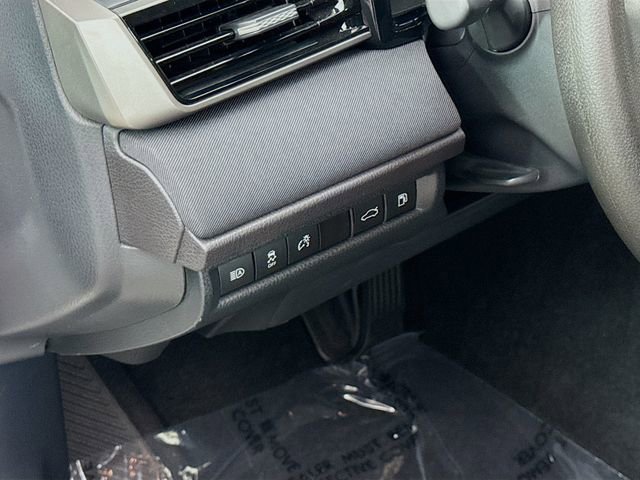 Used 2025 Toyota Camry LE image 10