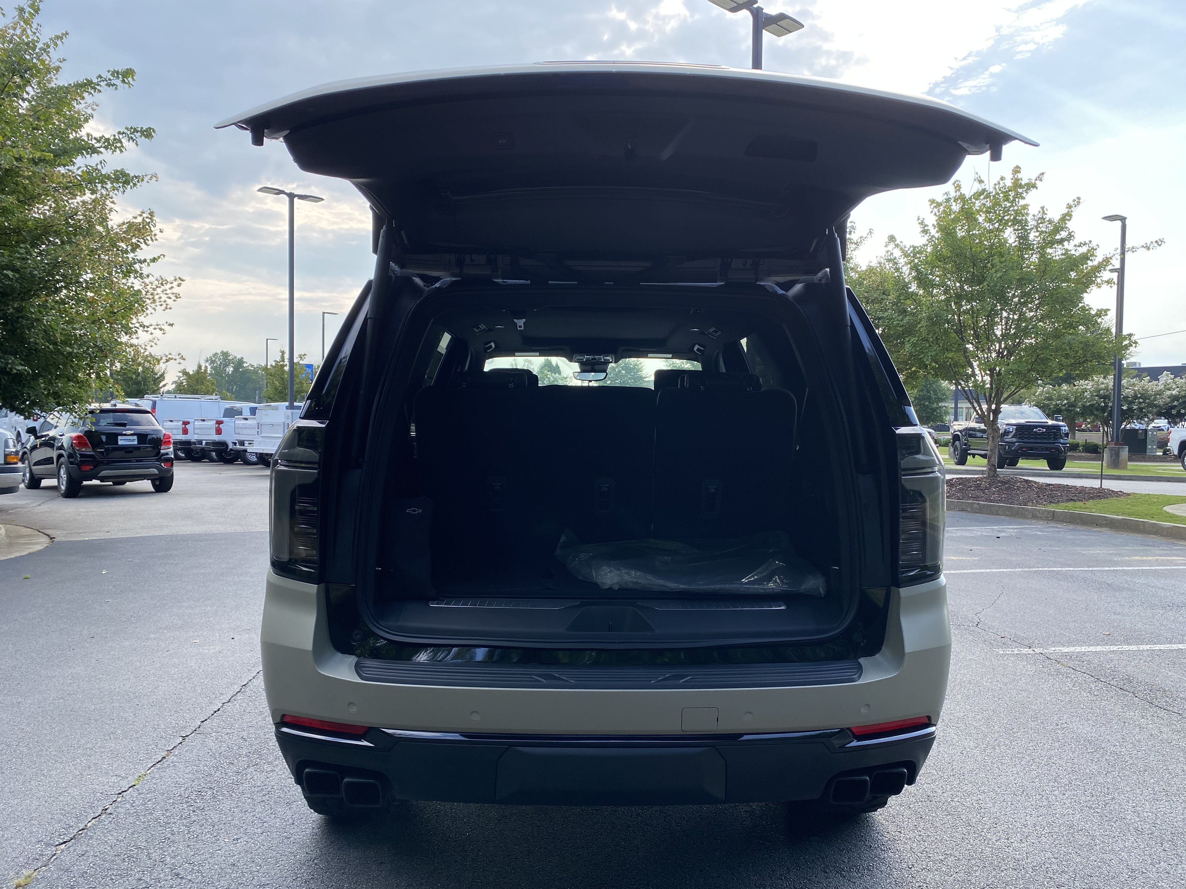 New 2026 Chevrolet Tahoe High Country AWD/4WD image 11