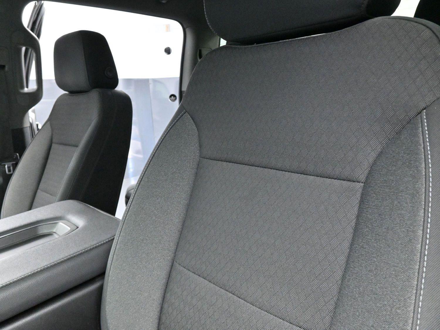 Used 2022 Chevrolet Silverado 2500 Custom w/ Custom Value Package image 15