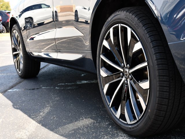 New 2026 Volvo XC60 T8 Ultra w/ Protection Package Premier image 9