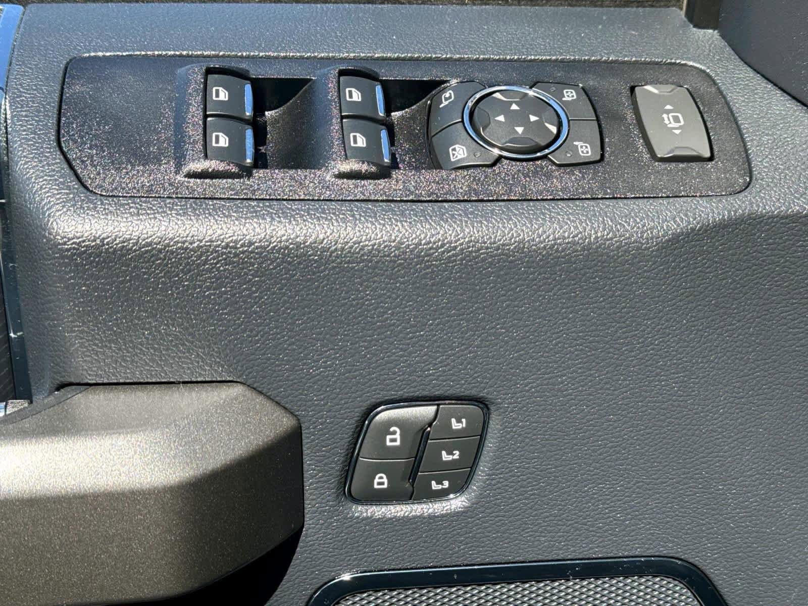 Used 2022 Ford F350 Platinum image 19