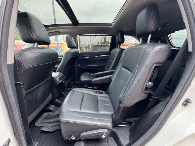 Used 2017 Toyota Highlander Limited Platinum AWD/4WD image 13
