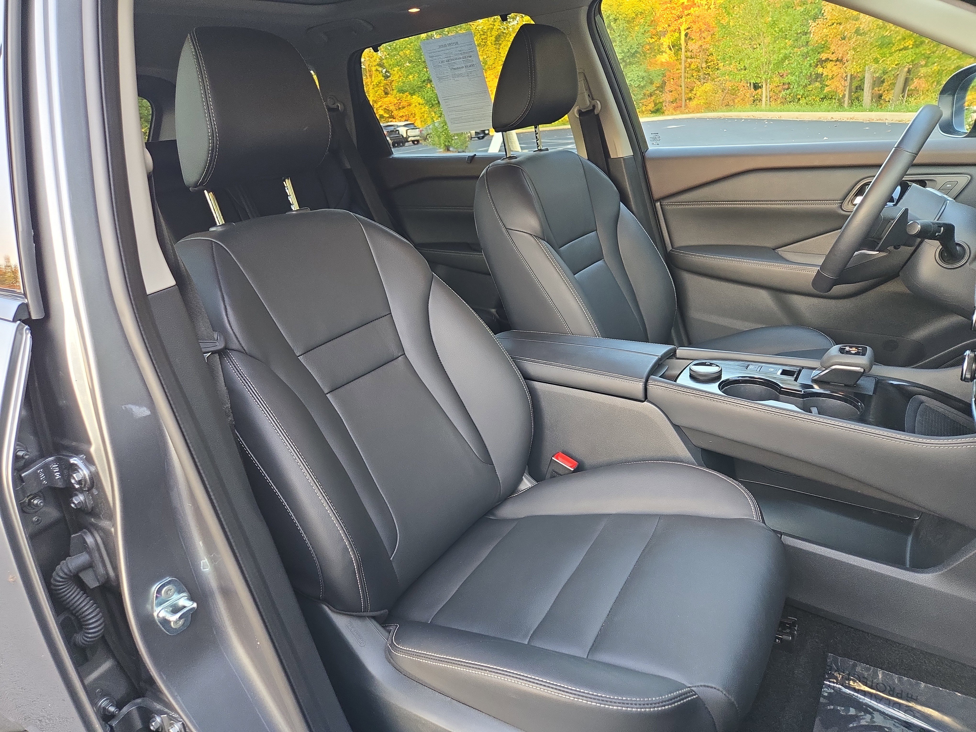 Used 2023 Nissan Rogue SL w/ SL Premium Package image 26