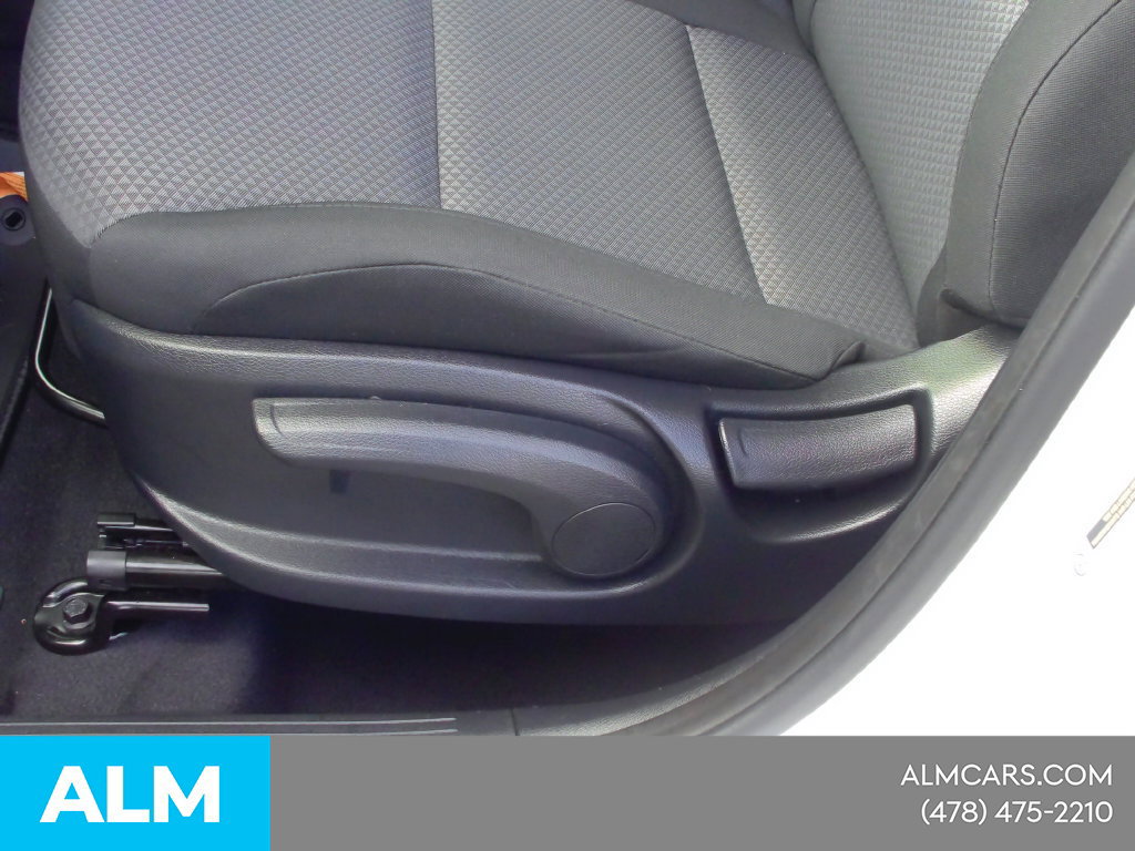 Used 2025 Kia Soul LX w/ LX Technology Package FWD image 33