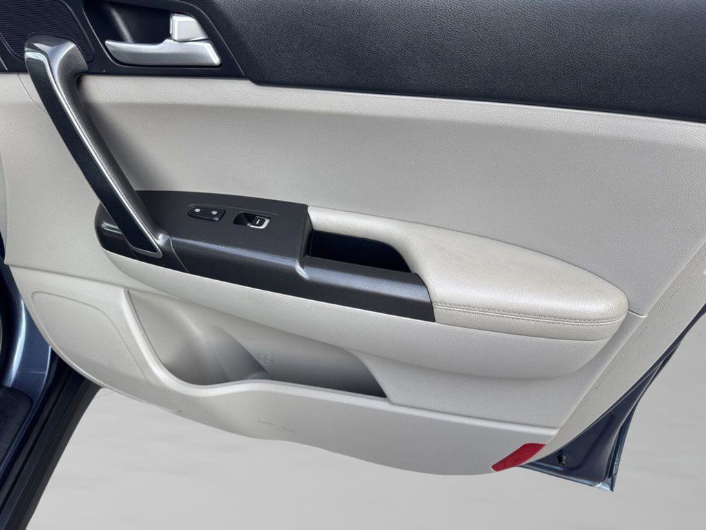 Used 2020 Kia Sportage LX image 31