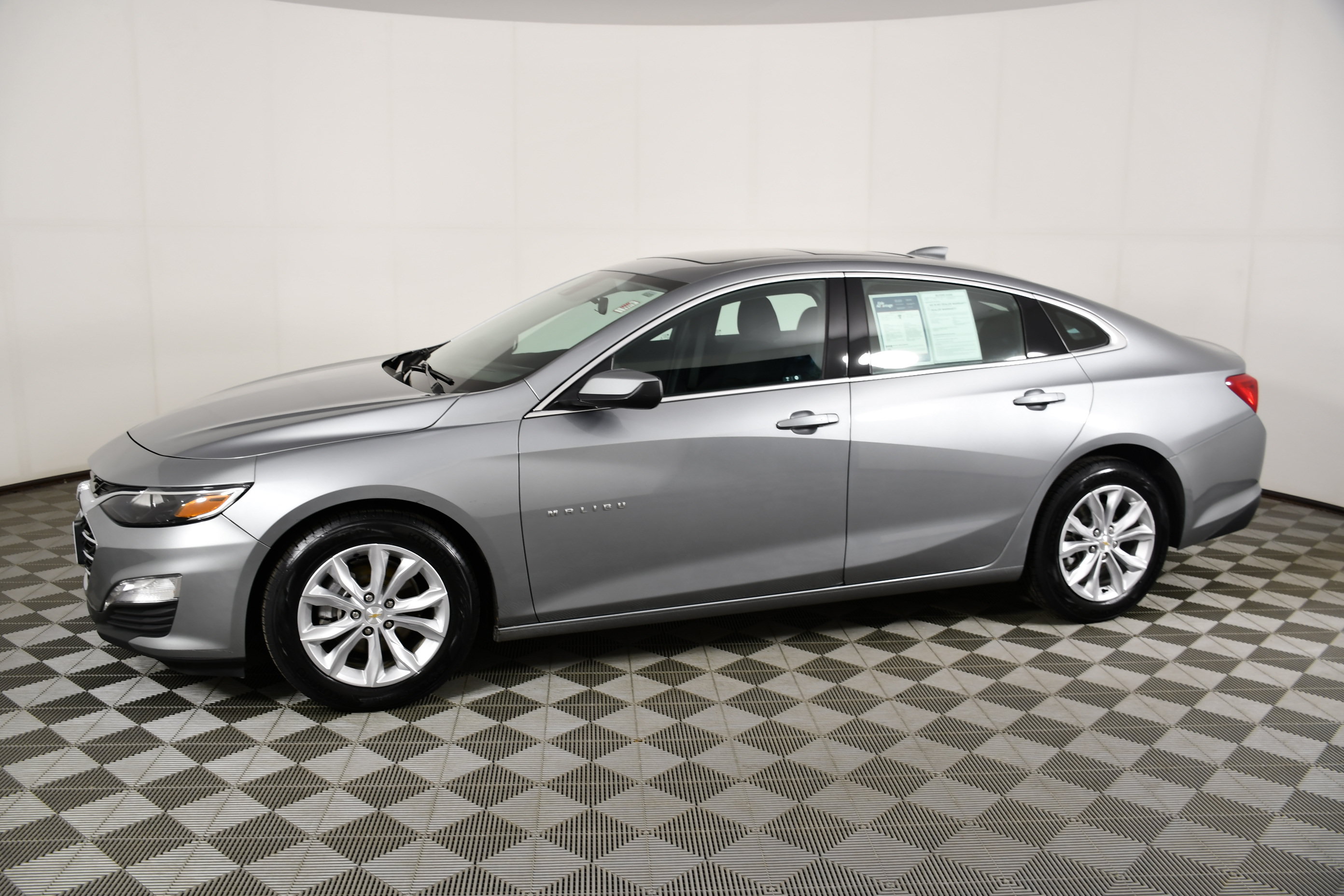 Used 2024 Chevrolet Malibu LT FWD image 9
