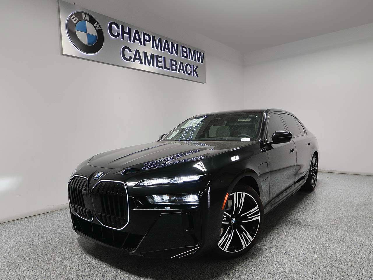 New 2026 BMW 750e xDrive AWD/4WD image 1