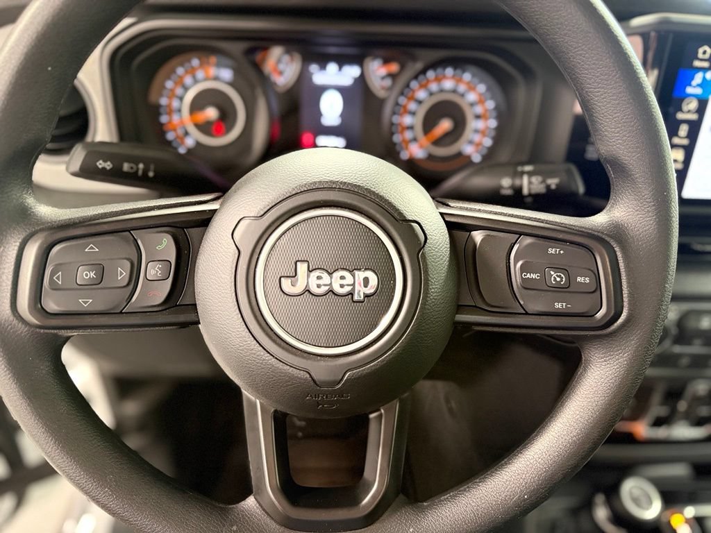 Used 2025 Jeep Gladiator Sport AWD/4WD image 12