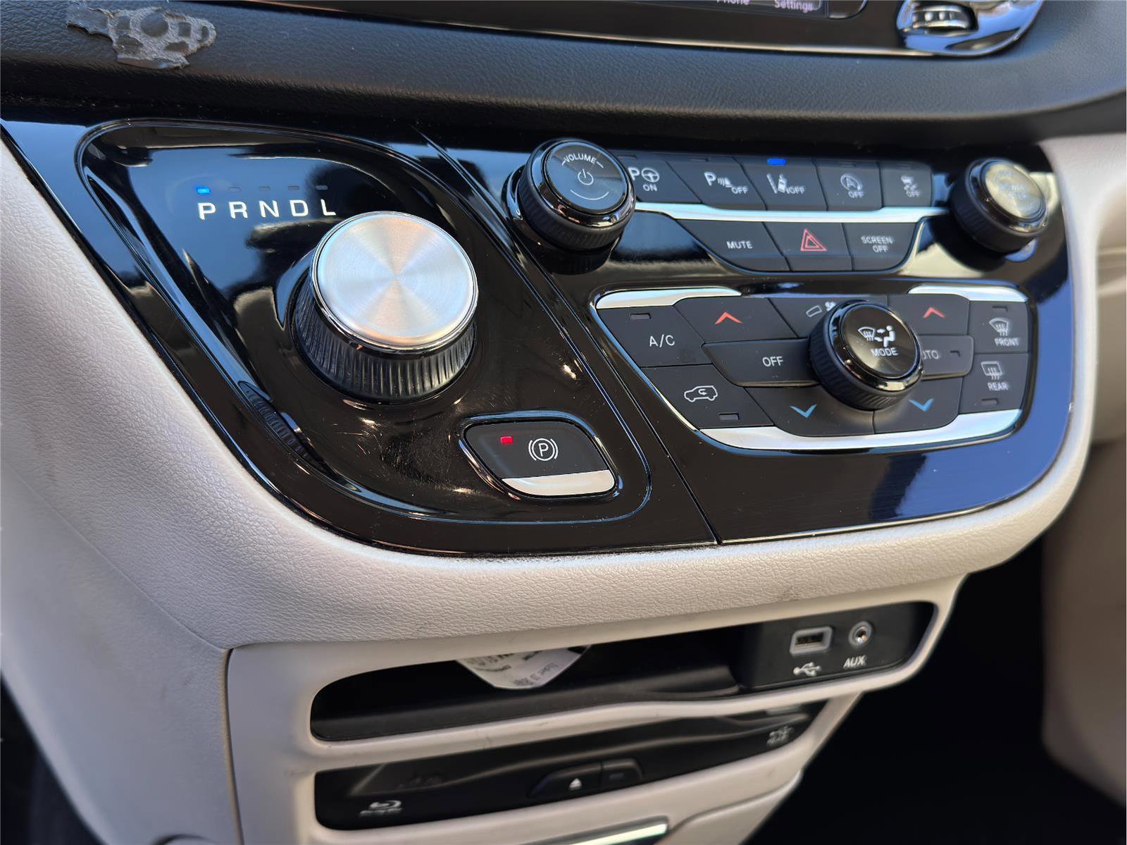 Used 2020 Chrysler Pacifica Touring-L Plus image 14