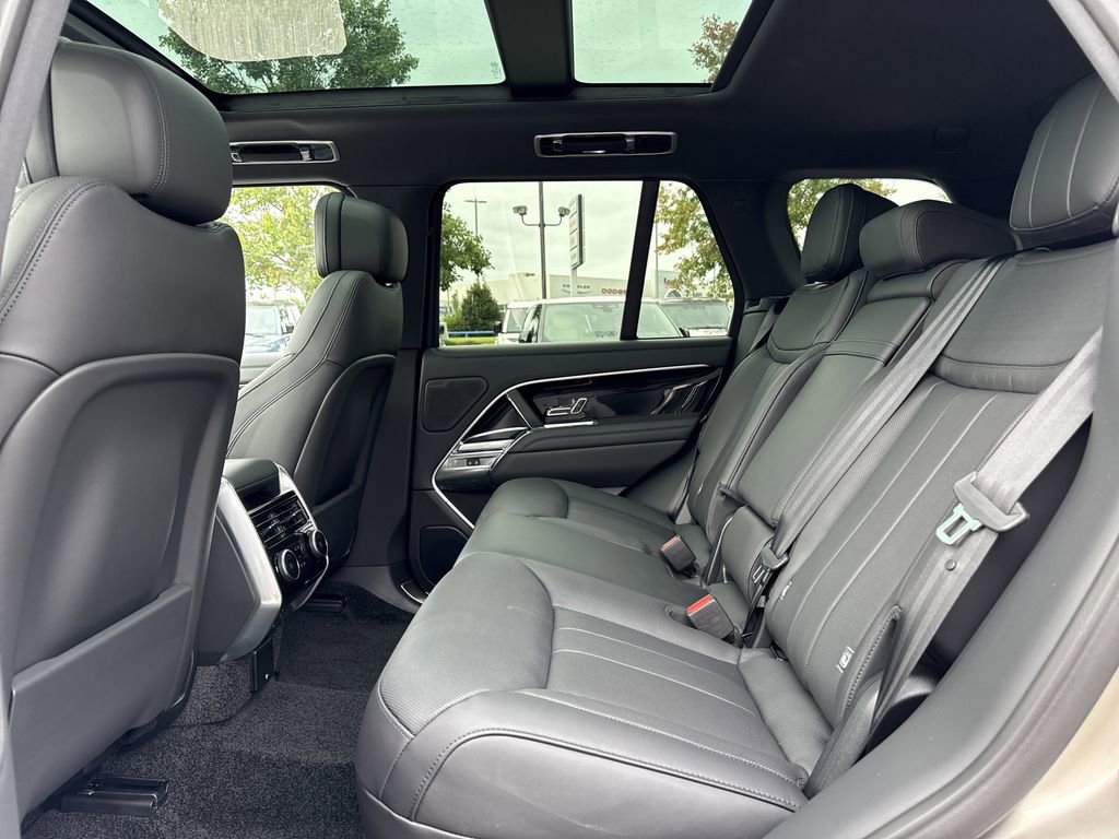 New 2025 Land Rover Range Rover SE image 5
