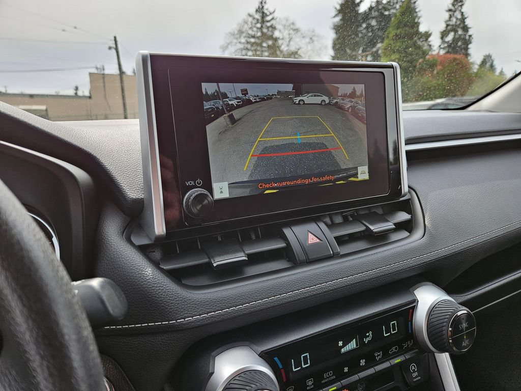 Used 2025 Toyota RAV4 XLE AWD/4WD image 32