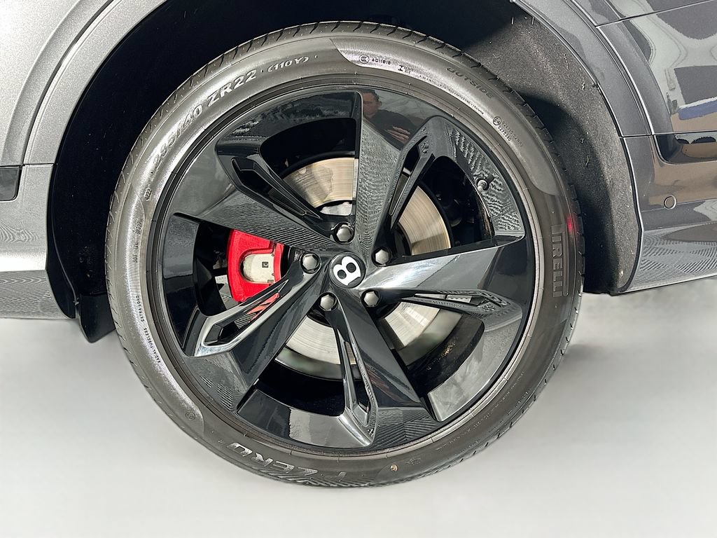 Used 2023 Bentley Bentayga AWD/4WD image 33