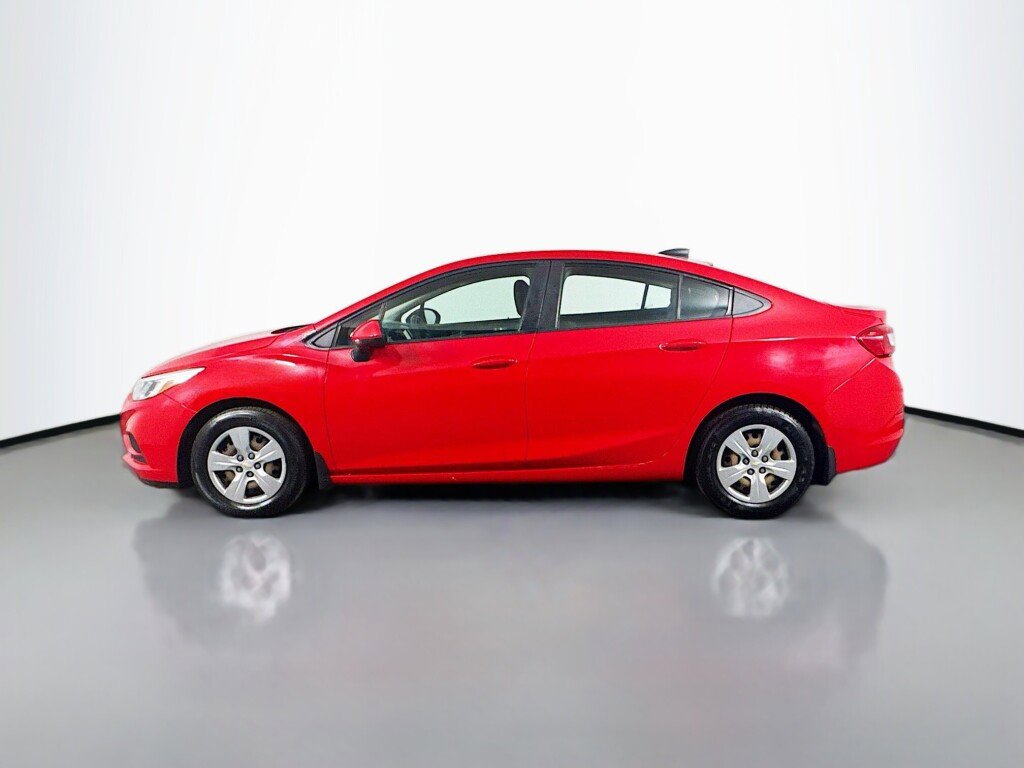 Used 2018 Chevrolet Cruze LS image 2