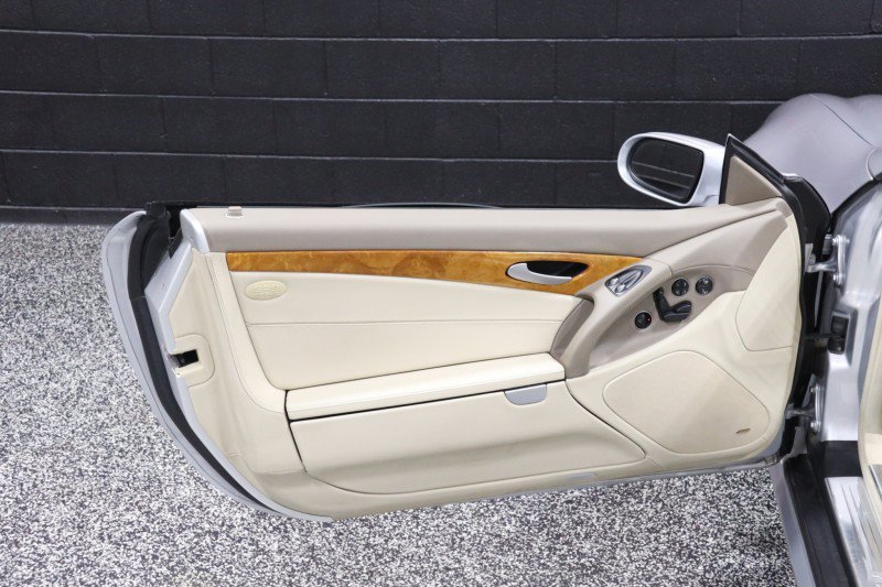 Used 2008 Mercedes-Benz SL 550 image 36