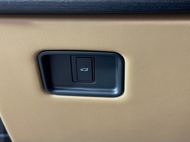 Used 2025 Land Rover Range Rover Long Wheelbase Autobiography image 10
