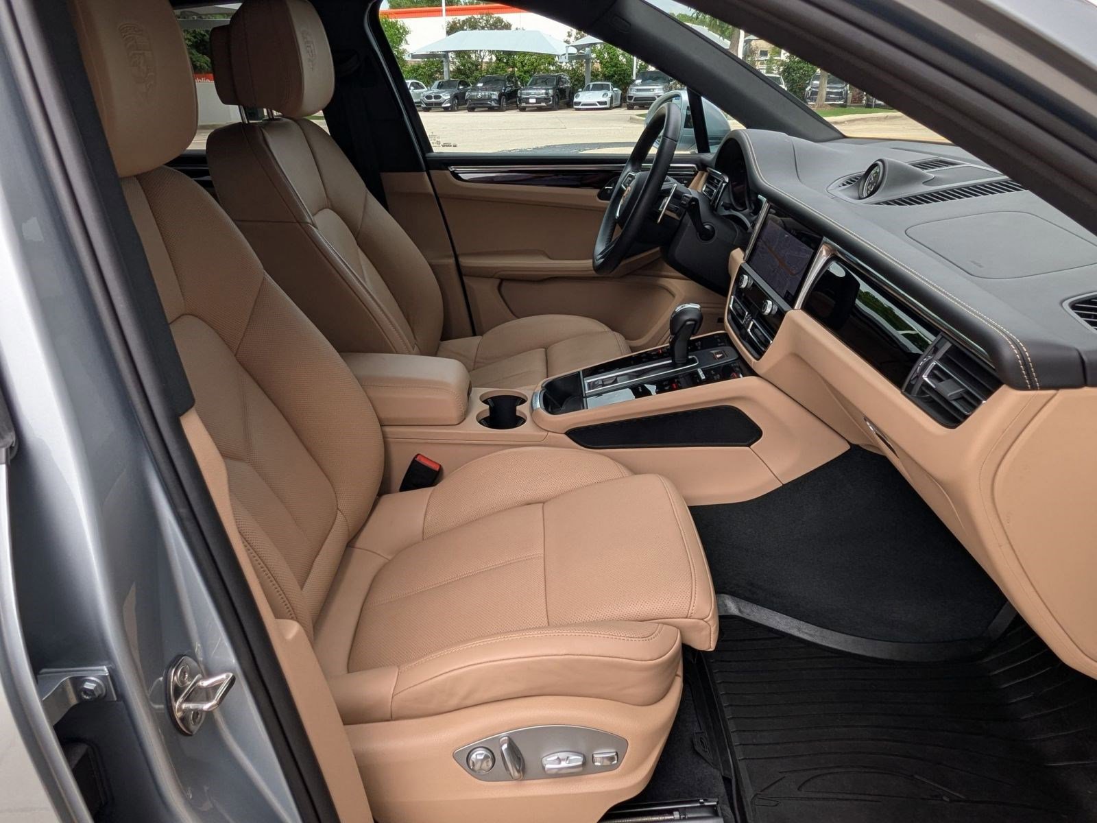 Certified 2026 Porsche Macan AWD/4WD image 24