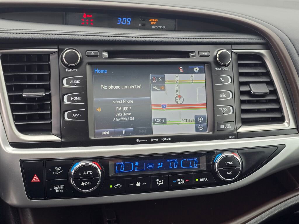 Used 2017 Toyota Highlander XLE AWD/4WD image 14