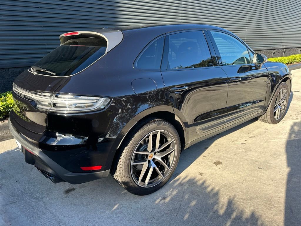 Certified 2025 Porsche Macan T image 9